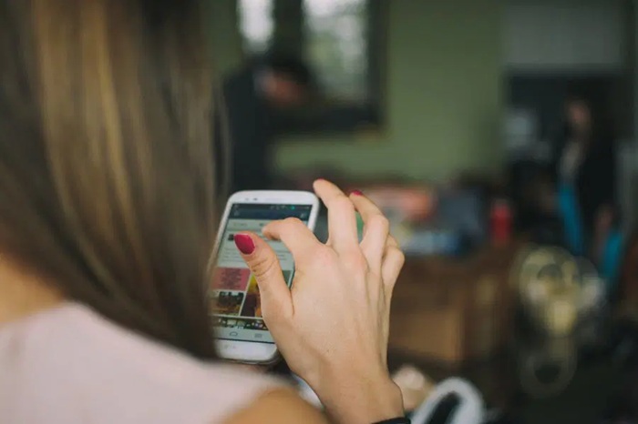 Лента в соцсетях приносит массу прибыли владельцам. А мы и не догадываемся. /Фото: thankfulhomemaker.com