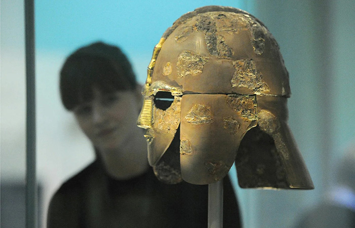 Шлем из Саттон-Ху./ Фото: newyorker.com Шлем из Саттон-Ху./ Фото: newyorker.com