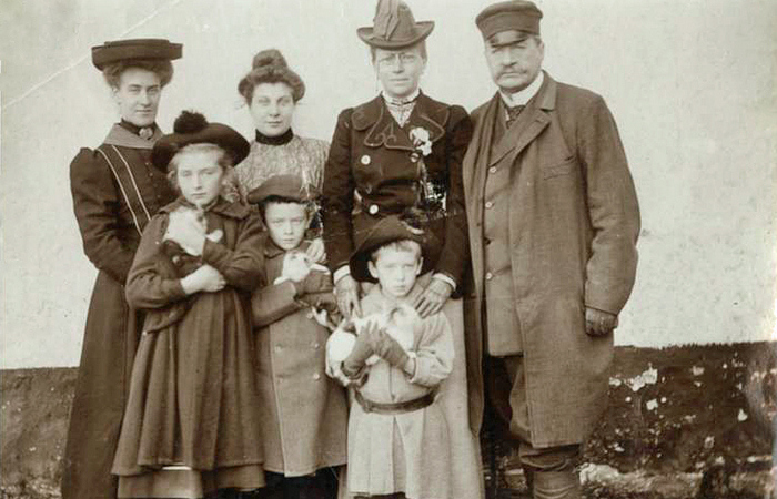 Состоятельная семья русских немцев во времена Империи. commons.wikimedia.org. 