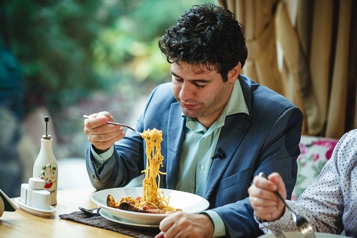 Пасту можно есть, не дожидаясь, пока еду принесут другим. / Фото: 2013.kublog.ru