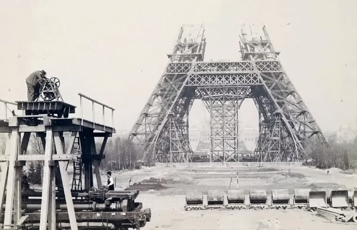 Почему Эйфелеву башню хотели сдать на металлолом все жители Парижа