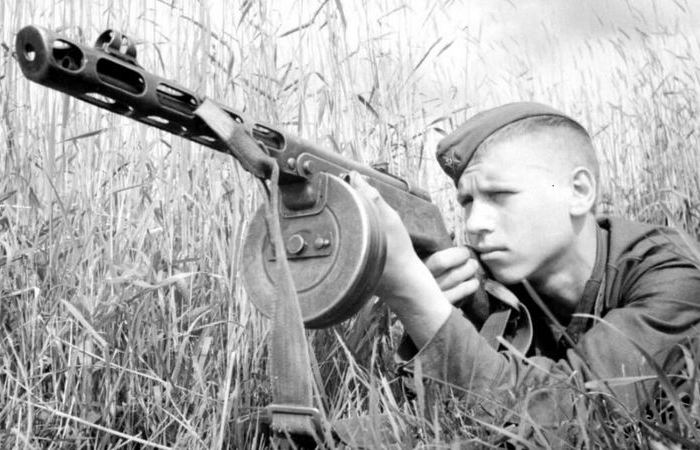 ППШ абсолютный лидер, подлинное оружие пехотинца. /Фото: ovp.1pku.ru. ППШ абсолютный лидер, подлинное оружие пехотинца. /Фото: ovp.1pku.ru.