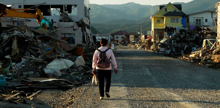 Возможно, по этой улице шёл не один человек. /Фото: oprahdaily.com