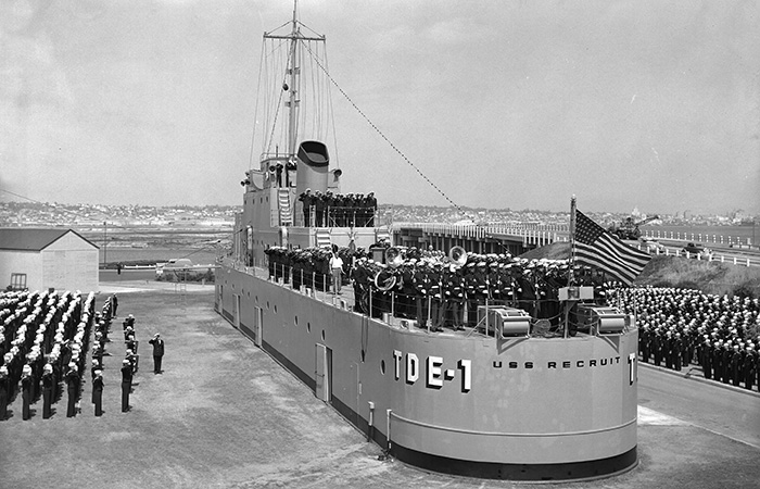 Зачем американцы строили боевые корабли, которые стояли только на суше