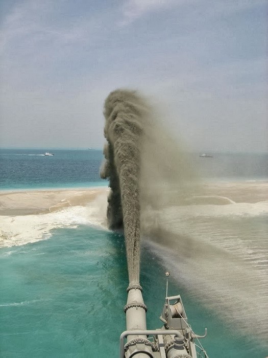 Создание острова. / Фото: travelandleisure.com.