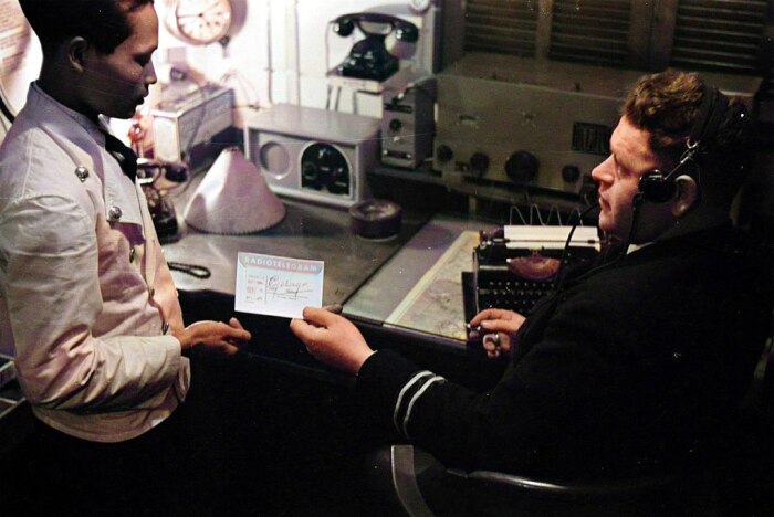 Передача сообщения. / Фото: commons.wikimedia.org. Передача сообщения. / Фото: commons.wikimedia.org.