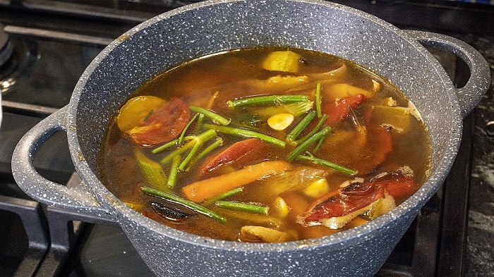 Бульон из овощных очистков. / Фото: tort-factory.ru