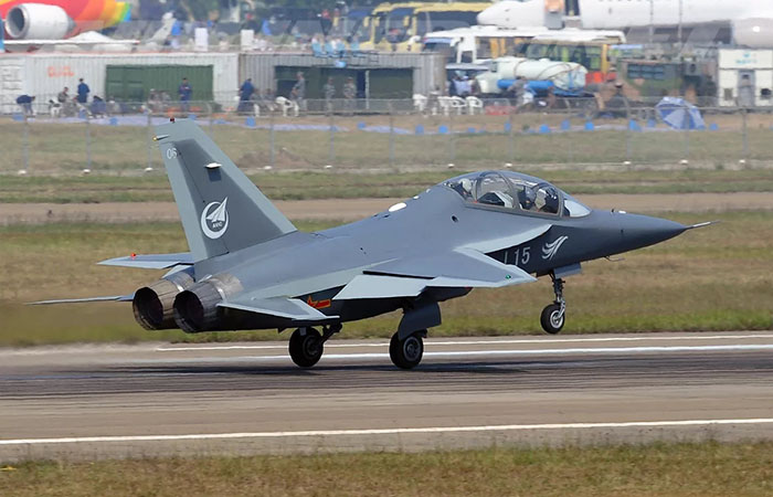 Hongdu L-15B./ Фото: kaskus.co.id Hongdu L-15B./ Фото: kaskus.co.id